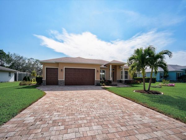 Sarasota Vacation Home Three Bedroom