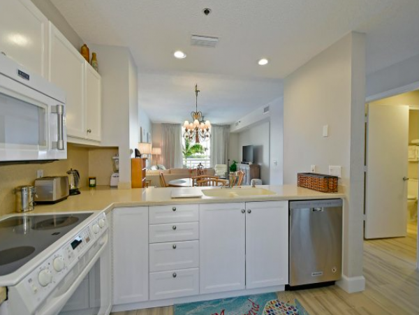 Beautiful Two Bedroom Bayfront Condo
