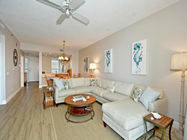 Beautiful Two Bedroom Bayfront Condo