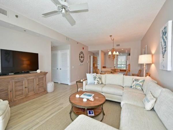 Beautiful Two Bedroom Bayfront Condo