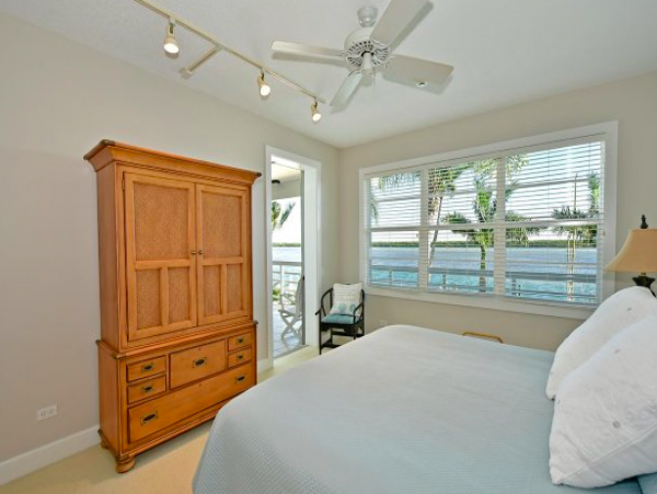 Beautiful Two Bedroom Bayfront Condo