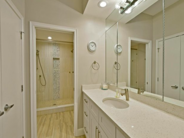 Beautiful Two Bedroom Bayfront Condo