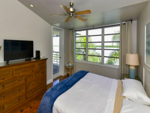 Longboat Key Two Bedroom Condo Direct Bayfront Sleeps 6