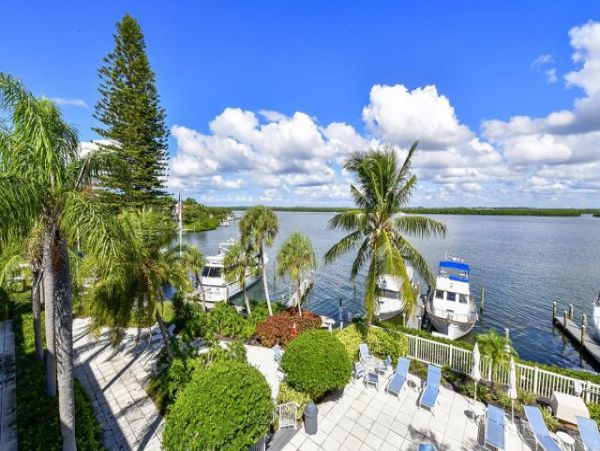 Longboat Key Two Bedroom Condo Direct Bayfront Sleeps 6