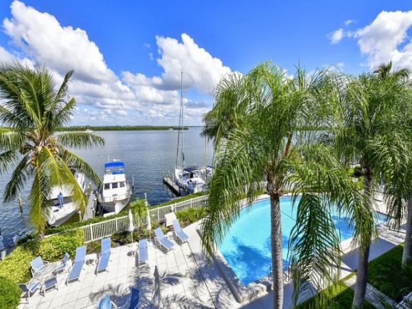 Longboat Key Two Bedroom Condo Direct Bayfront Sleeps 6