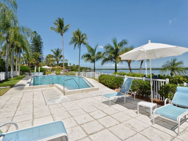 Direct Bayfront Views Two Bedroom Condo in Longboay Key