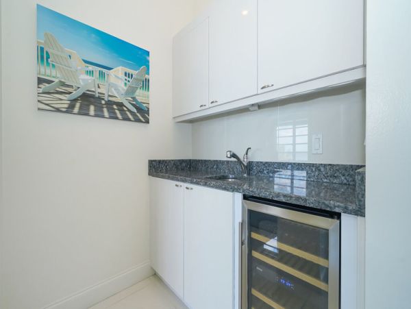 Direct Bayfront Views Two Bedroom Condo in Longboay Key