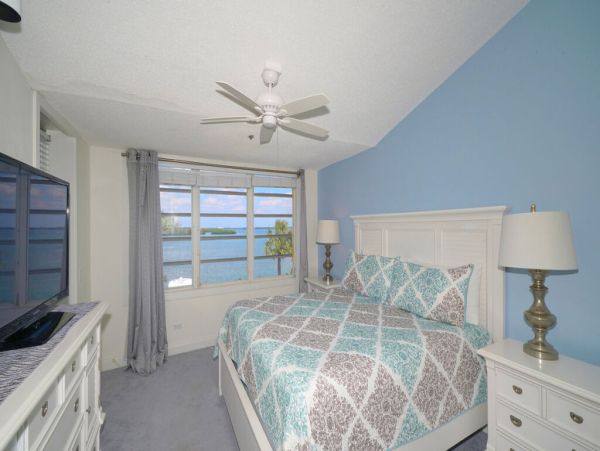 Direct Bayfront Views Two Bedroom Condo in Longboay Key