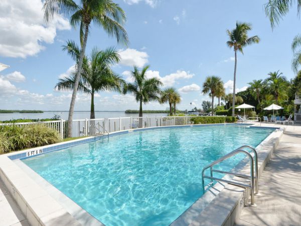 Direct Bayfront Views Two Bedroom Condo in Longboay Key