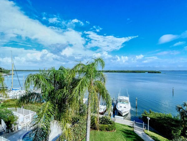Longboat Key Two Bedroom Bayfront Condo with Great Views