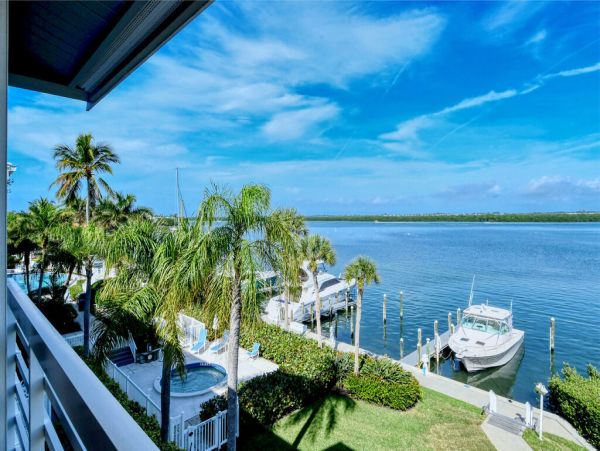 Longboat Key Two Bedroom Bayfront Condo with Great Views