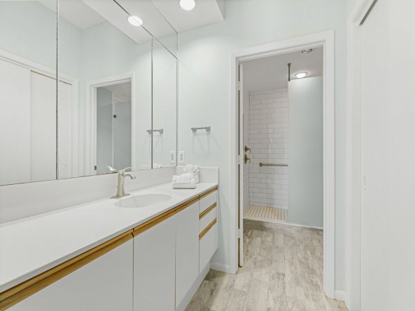 Bay View Condo With Pool and Hot Tub in Longboat Key