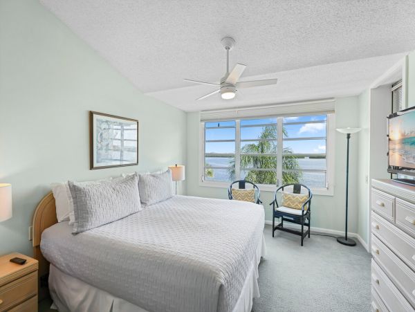 Bay View Condo With Pool and Hot Tub in Longboat Key