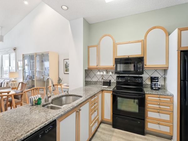 Bay View Condo With Pool and Hot Tub in Longboat Key