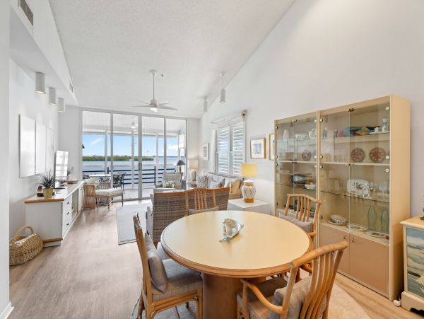 Bay View Condo With Pool and Hot Tub in Longboat Key