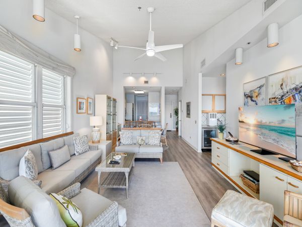 Bay View Condo With Pool and Hot Tub in Longboat Key