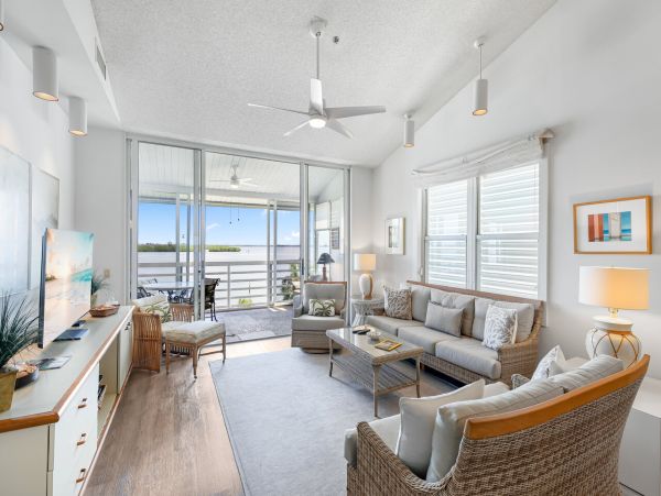 Bay View Condo With Pool and Hot Tub in Longboat Key