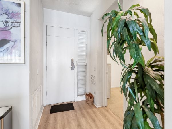 Bay View Condo With Pool and Hot Tub in Longboat Key