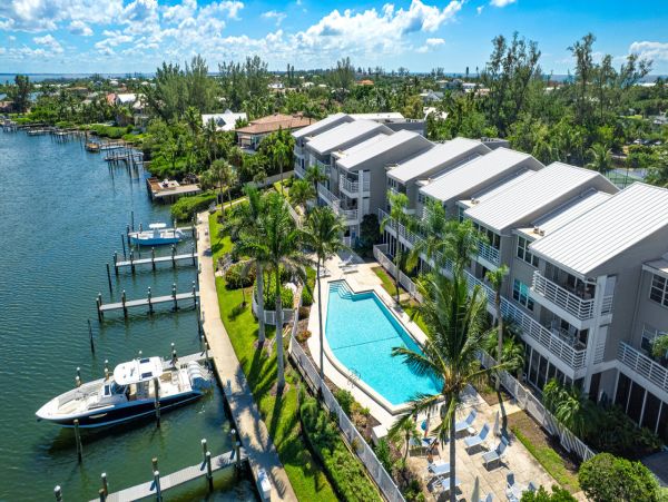 Bay View Condo With Pool and Hot Tub in Longboat Key