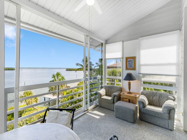 Bay View Condo With Pool and Hot Tub in Longboat Key