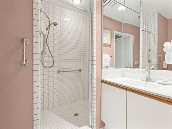 Bay View Condo With Pool and Hot Tub in Longboat Key