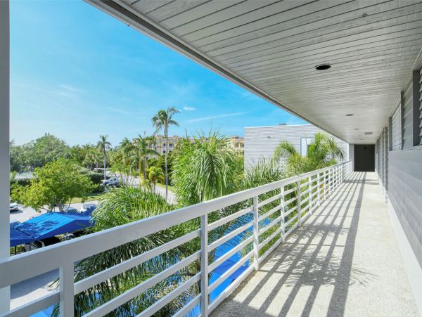 Bay View Condo With Pool and Hot Tub in Longboat Key