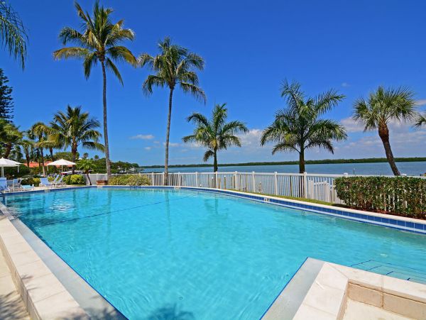 Bay View Condo With Pool and Hot Tub in Longboat Key
