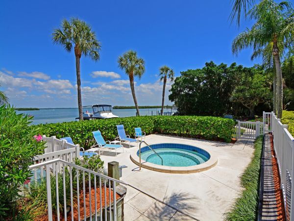 Bay View Condo With Pool and Hot Tub in Longboat Key