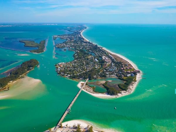 Bay View Condo With Pool and Hot Tub in Longboat Key