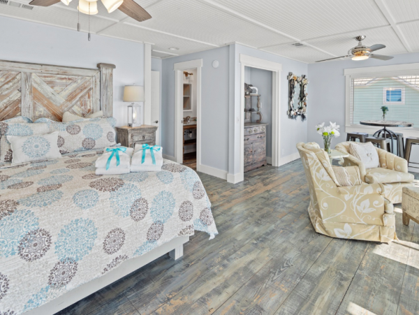 Oceanfront Luxury Home with Private Deck, Hot Tub & Breathtaking Views