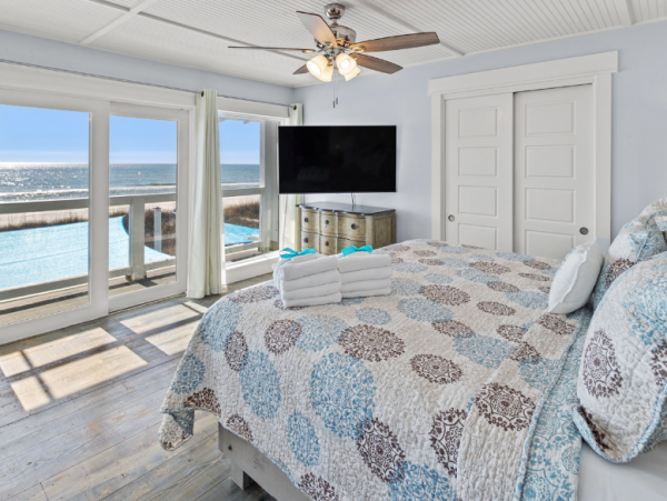 Oceanfront Luxury Home with Private Deck, Hot Tub & Breathtaking Views