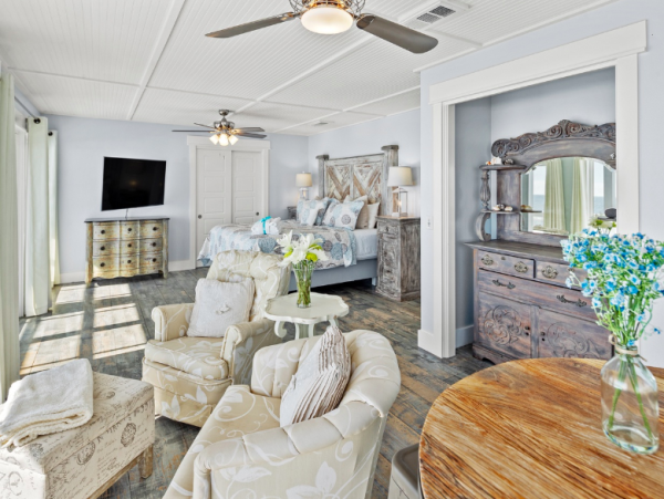 Oceanfront Luxury Home with Private Deck, Hot Tub & Breathtaking Views