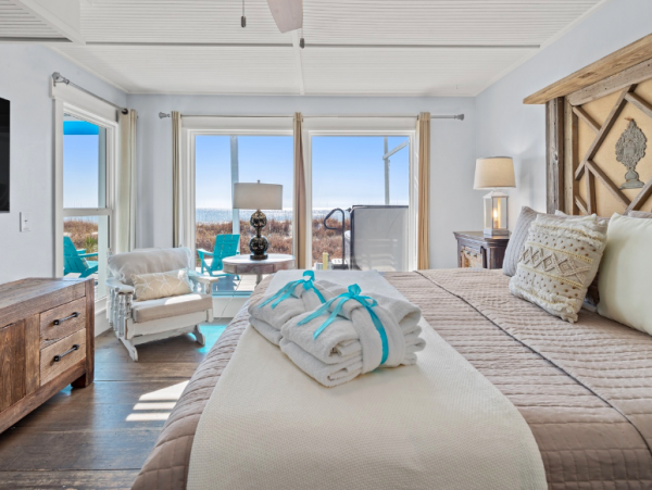 Oceanfront Luxury Home with Private Deck, Hot Tub & Breathtaking Views