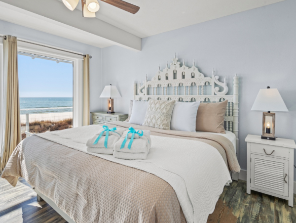 Oceanfront Luxury Home with Private Deck, Hot Tub & Breathtaking Views