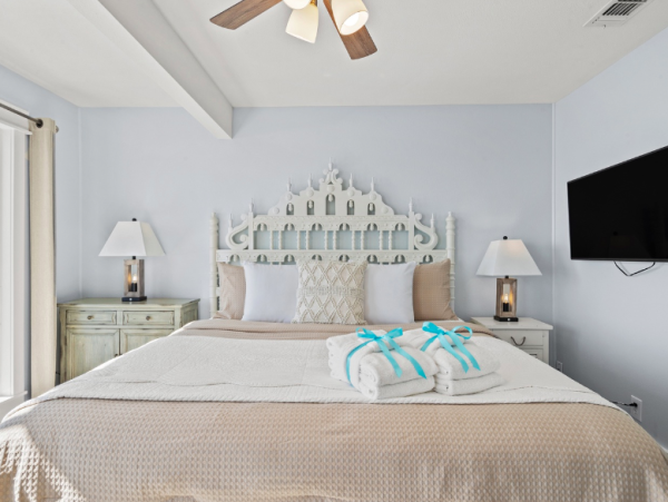Oceanfront Luxury Home with Private Deck, Hot Tub & Breathtaking Views