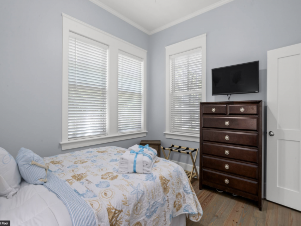 Panama City Main House & Carriage House
