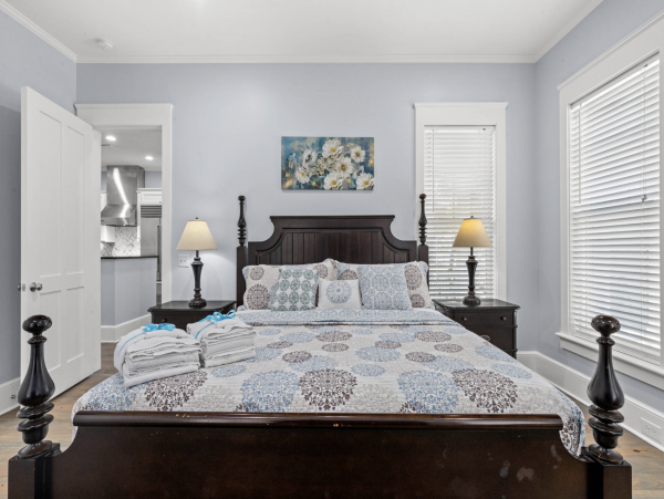 Panama City Main House & Carriage House