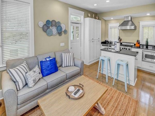 Panama City Main House & Carriage House