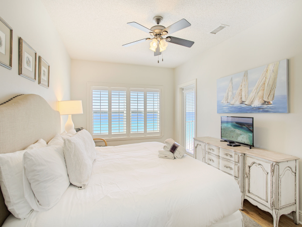 Three Bedroom Beach Escape with Sceninc Gulf Views in Destin