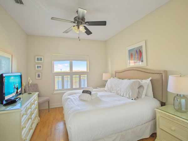 Three Bedroom Beach Escape with Sceninc Gulf Views in Destin