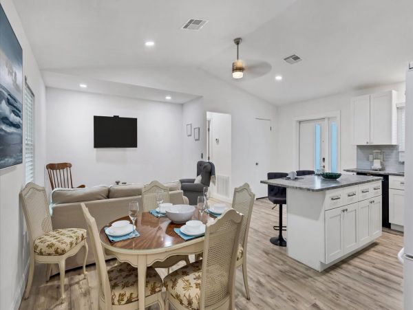Sarasota Magnificent Home with 3 Bedrooms