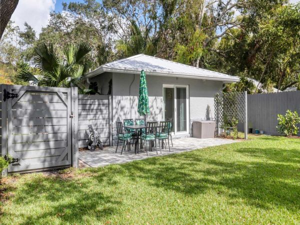 Sarasota Magnificent Home with 3 Bedrooms