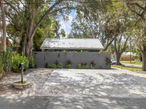 Sarasota Magnificent Home with 3 Bedrooms