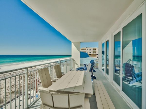 Luxury Beachfront Condo on Okaloosa Island - Unforgettable Views & Amenities