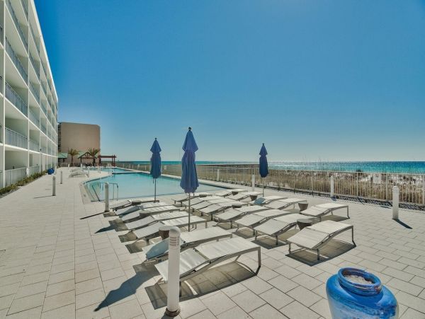 Luxury Beachfront Condo on Okaloosa Island - Unforgettable Views & Amenities