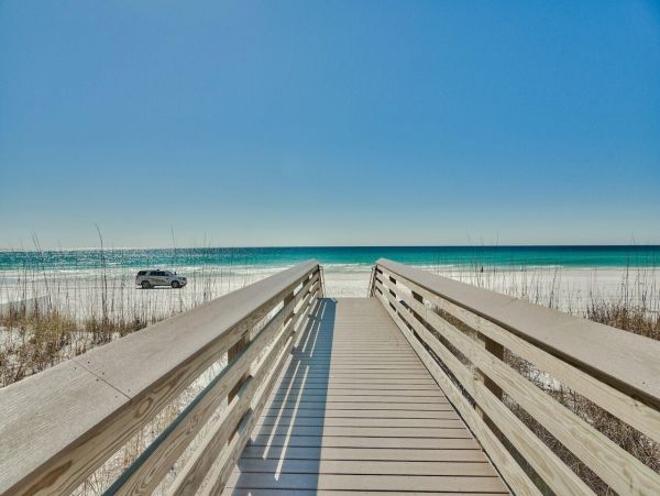 Luxury Beachfront Condo on Okaloosa Island - Unforgettable Views & Amenities