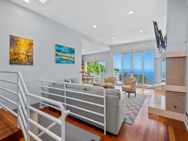 Modern House in Malibu with Panoramic Views