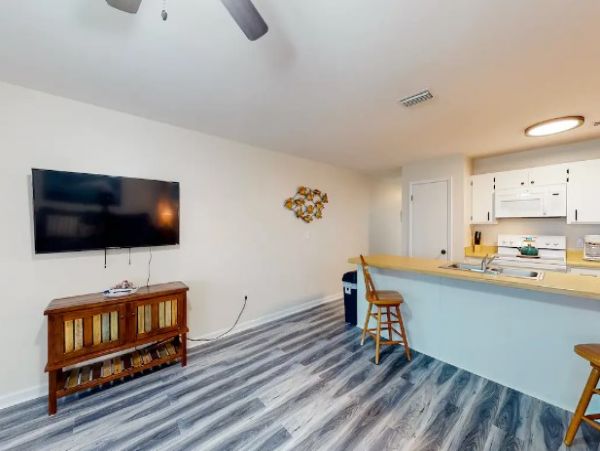 Two Bedroom Vacation Rental Condo in Panama City Beach