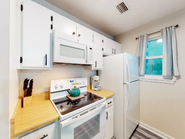 Two Bedroom Vacation Rental Condo in Panama City Beach