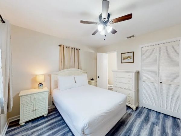 Two Bedroom Vacation Rental Condo in Panama City Beach